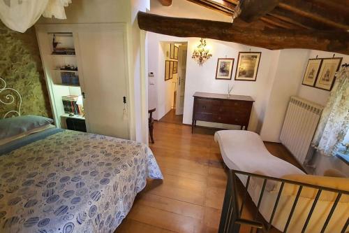 a bedroom with a bed and a desk in a room at Il Cantuccio Proprietà in Pescaglia