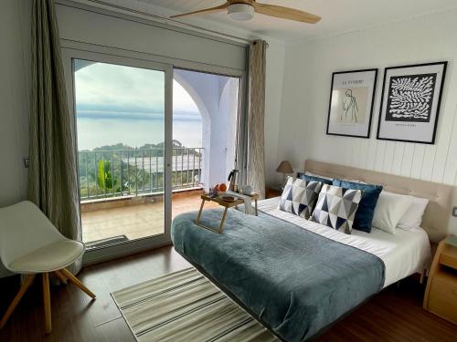 Posteľ alebo postele v izbe v ubytovaní SeaHomes Vacations, LA CASA BLUE Mediterranean Lifestyle