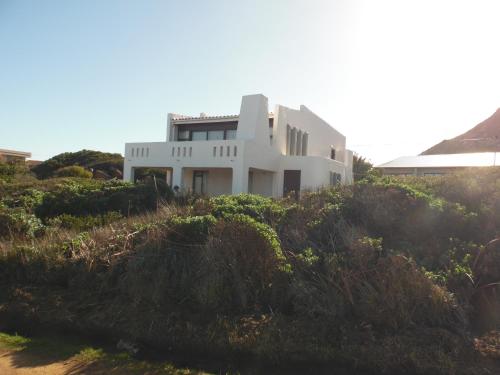 a white house on top of a hill at Pondjiebotter in Pringle Bay