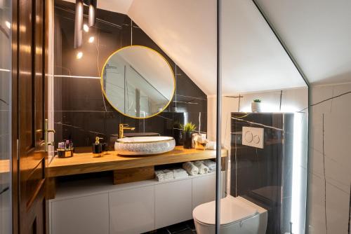 a bathroom with a sink and a mirror at Studio apartman & Wine House ONDINE in Zmajevac