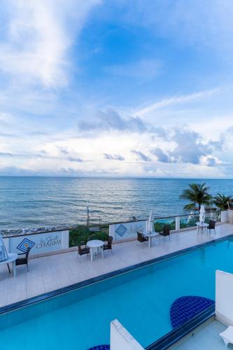 a swimming pool with a view of the ocean at La Suite Praia Hotel in Caucaia