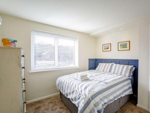 a bedroom with a bed and a window at 2 Bed in Berwick-upon-Tweed 82189 in Spittal