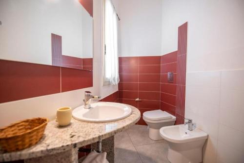 A bathroom at Villa Venera Fontane Bianche Charme Apartments