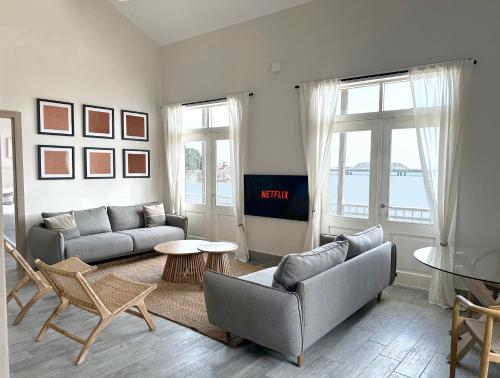 TV a/nebo společenská místnost v ubytování AmazINN Places Casa del Mar