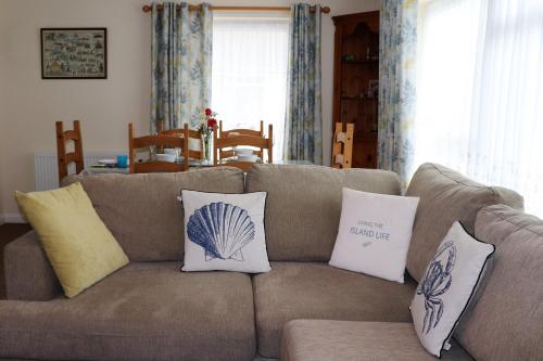 a living room with a couch with pillows on it at Willow-Oak in Seaview