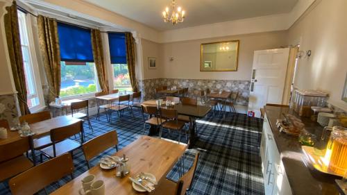 an overhead view of a restaurant with tables and chairs at Fairlawns Guest House in Banbury