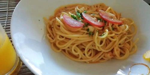 Makanan di atau berdekatan rumah tamu ini