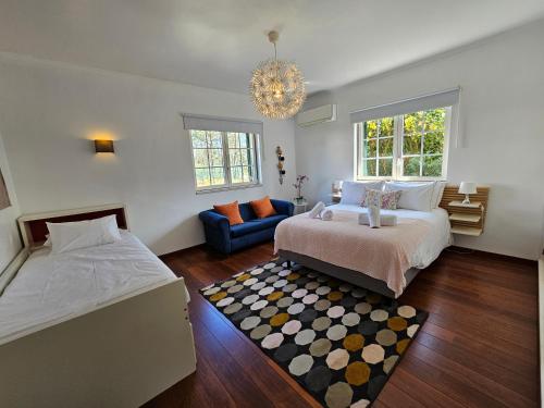 Postel nebo postele na pokoji v ubytování New Villa Jarros Private pool & Golf