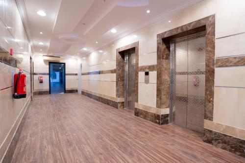 a hallway in a building with wooden floors and a door at فندق رقى المشاعر in Makkah