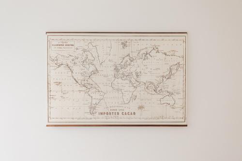 an old map of the world on a white wall at Amplio Apartamento Cerca Centro Histórico y Turia 5pax 2 Bath in Valencia