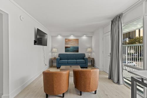 a living room with a blue couch and chairs at Fin's Inn in Myrtle Beach