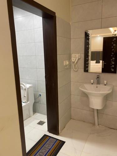 Bilik mandi di بيست تريب فالنسيا