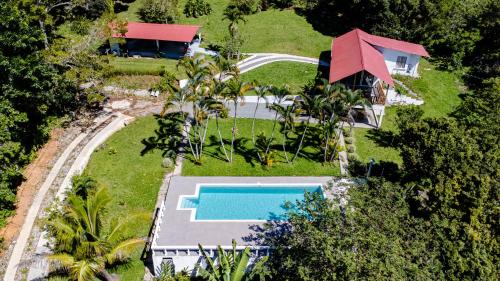 Bazén v ubytování Finca Mango - 40 acre paradise nebo v jeho okolí