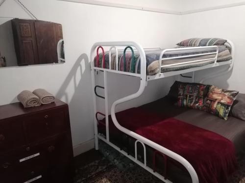 Krevet ili kreveti na kat u jedinici u objektu Kate's Country Kitchen Accommodation