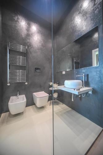 a bathroom with a sink and a toilet and a shower at 42 Zanardelli B&B in Trani