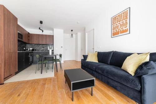 Photo de la galerie de l'établissement Le Wooden Oasis - spacieux T2 aux portes de Paris, à Saint-Ouen