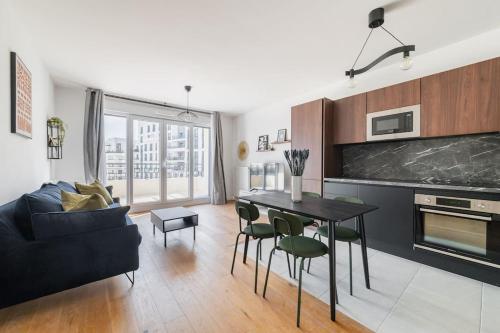 Photo de la galerie de l'établissement Le Wooden Oasis - spacieux T2 aux portes de Paris, à Saint-Ouen