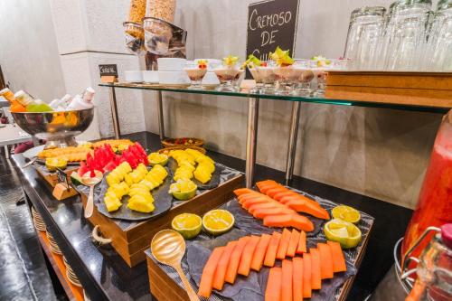 a buffet with fruits and vegetables on a table at GHL Hotel Abadia Plaza in Pereira