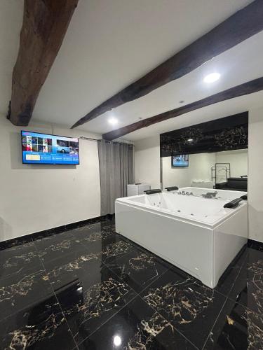 Valentino luxury suites