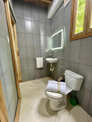 a bathroom with a toilet and a sink at Casa Peregrina in Ayampe