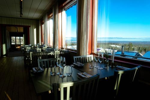a dining room with a table and chairs and a window at Fryksås Hotell & Gestgifveri in Fryksås