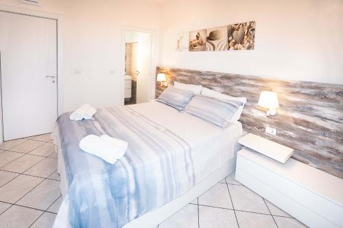 Un ou plusieurs lits dans un hébergement de l'établissement Taormina Beach House