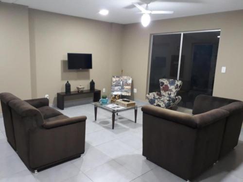 Una televisión o centro de entretenimiento en Smart Cataratas Hotel