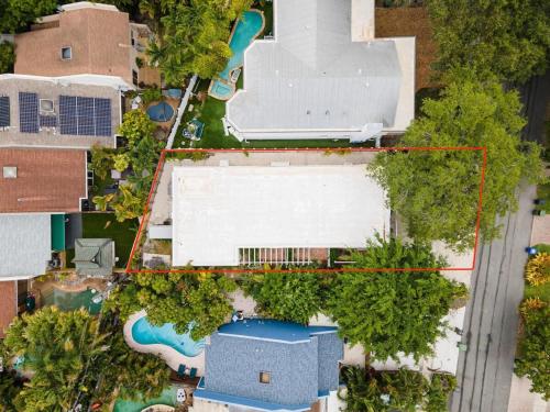 an aerial view of a resort with a pool and a building at Victoria Park Unique Studio close to Las Olas Blvd in Fort Lauderdale