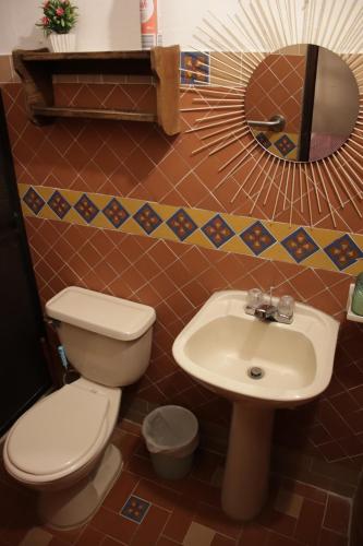 a bathroom with a toilet and a sink at Rustico Hostel Barichara in Barichara