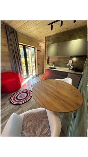 a wooden table and chairs in a room at Rest гори 360 чан форель харчування in Sheshory