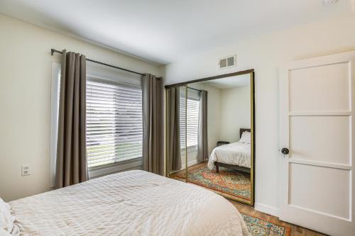 een slaapkamer met een spiegel en een bed bij Spacious El Cajon Home - Day Trip to San Diego! in El Cajon