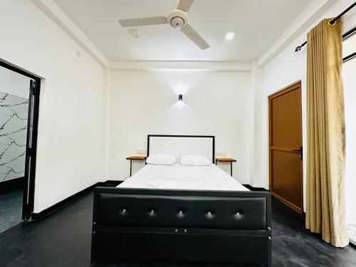 a bedroom with a bed and a ceiling fan at Large 4 Bedroom Spacious Apartment in Nugegoda, Colombo in Nugegoda