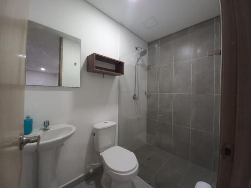 a bathroom with a toilet and a sink and a shower at Confortable Aparta Loft 903 Aiana Verde in Medellín
