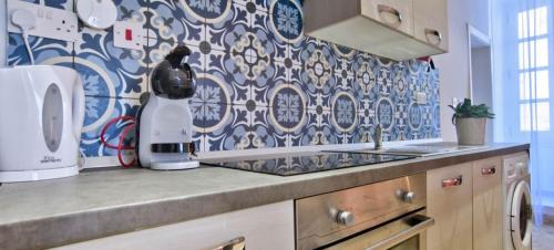 Кухня или мини-кухня в Ursula suites - self catering apartments - Valletta - By Tritoni Hotels
