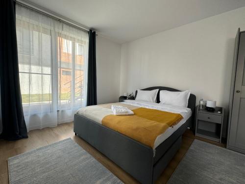 Ένα ή περισσότερα κρεβάτια σε δωμάτιο στο Sky Residence Airport Therme Otopeni 2