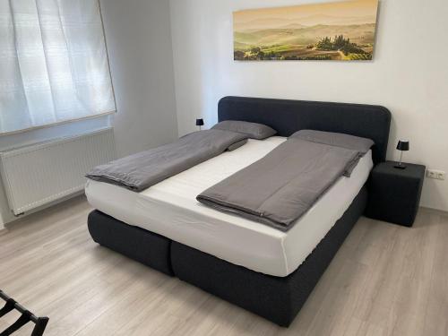 Krevet ili kreveti u jedinici u objektu NES 1 - nähe Freiheitshalle Hof