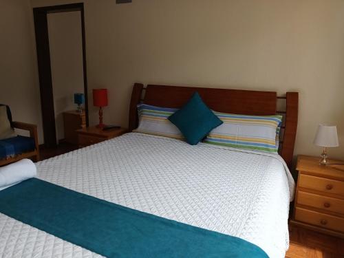 Hostal Monte Carmeloにあるベッド
