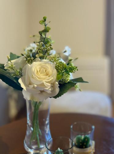 a vase filled with white flowers on a table at Residence Internazionale in Pietrasanta