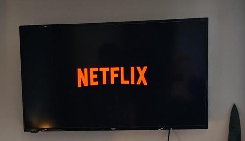 a television screen with the netflix logo on it at City Skyline View Studio Apartment - Birmingham Central in Birmingham