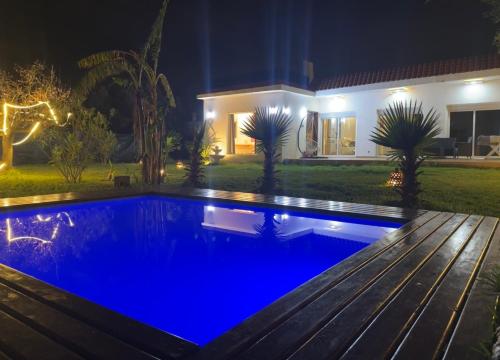 una piscina frente a una casa por la noche en luxury villa rentals in tetùan en Tetuán