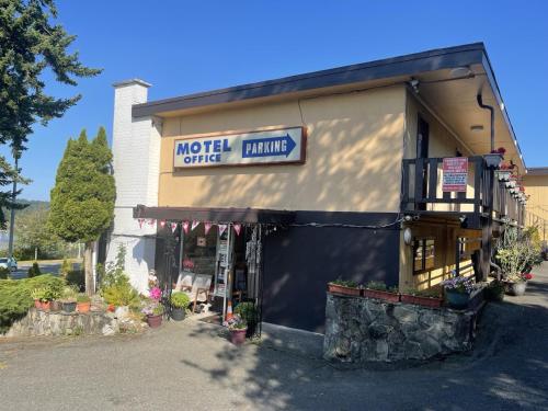 a store with a sign that reads motel office at Holiday House Motel in Ladysmith