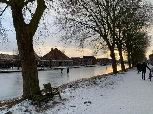 "De Walvisch", appartement in authentieke boerderij semasa musim sejuk