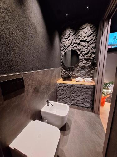 Dark & Light rooms & luxury suites photo 8