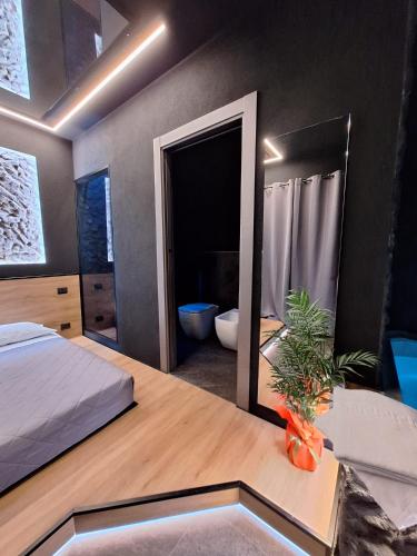 Dark & Light rooms & luxury suites photo 32