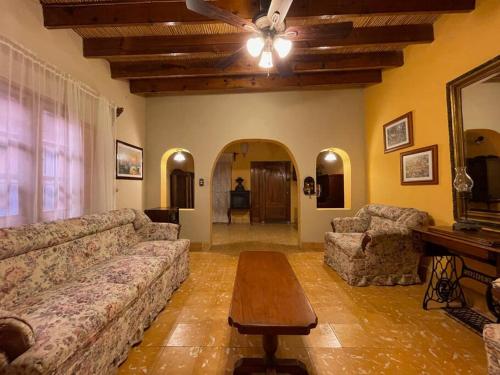 Posezení v ubytování Suite Colonial en Parras de la Fuente