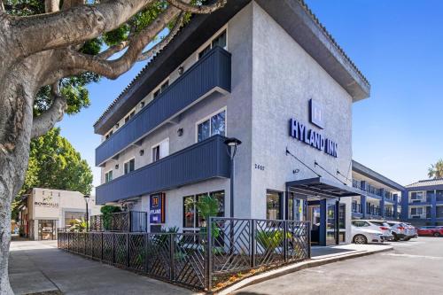 a building with a sign that reads subway union at Hyland Inn near Pasadena Civic Center in Pasadena