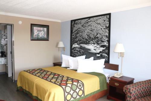 Super 8 by Wyndham Clarksville Eastにあるベッド