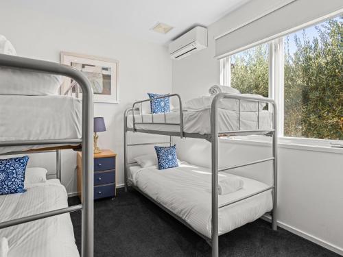 a room with two bunk beds and a window at Koonya Getaway in Sorrento