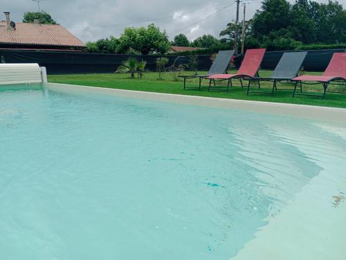 MAISON 9 COUCHAGES AVEC PISCINE