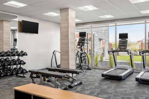 Фитнес-центр и/или тренажеры в Fairfield by Marriott Inn & Suites Cape Girardeau
